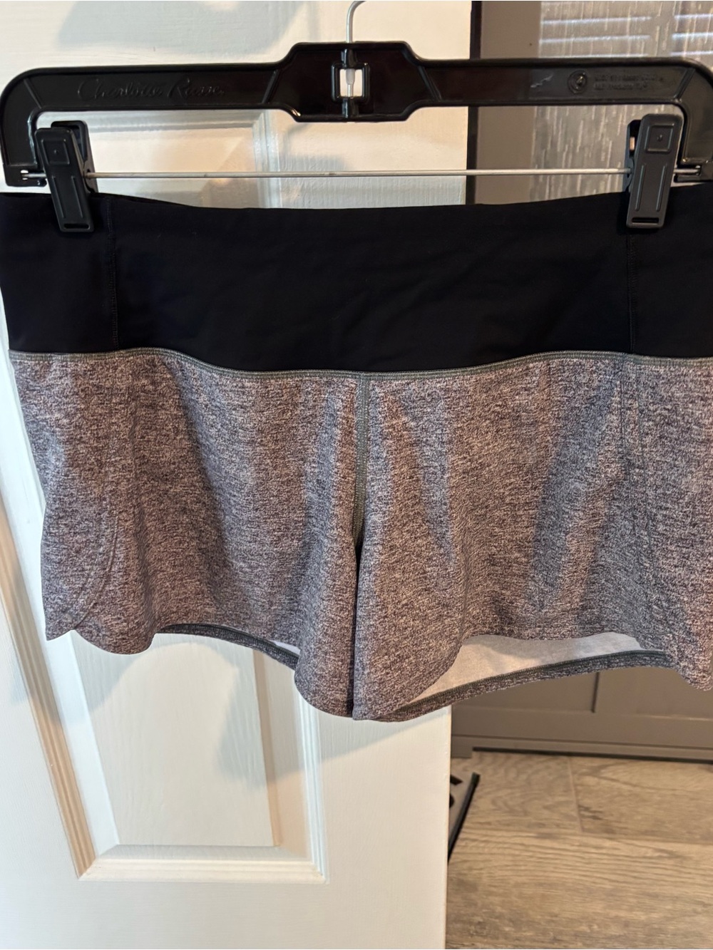 Lululemon speed up short low rise 4” inseam
Lightweight Four-way stretch